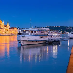 Botel Grand Jules - Boat